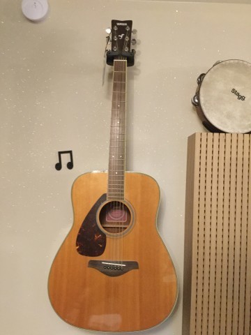 Guitare acoustique yamaha