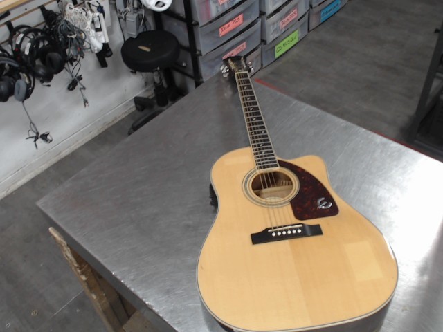 Guitare semi acoustique+case mou(briser_