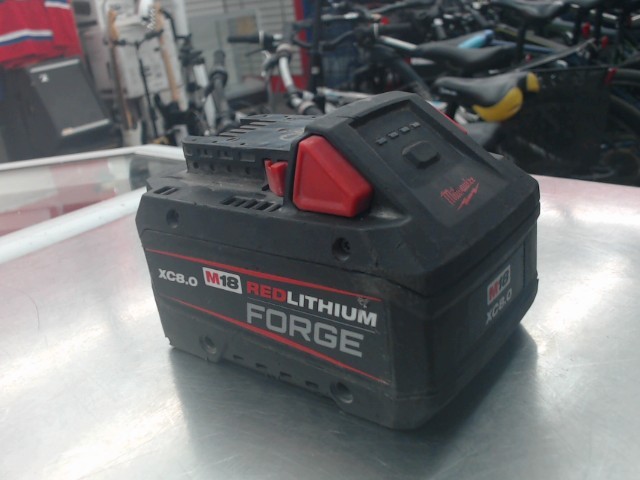 Batterie milwaukee red lithium forge xc8
