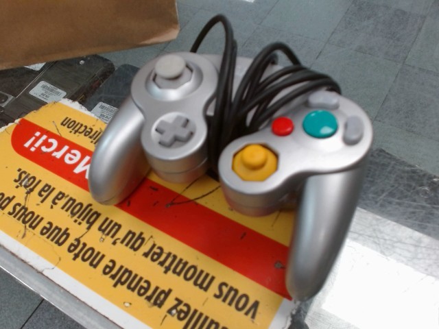 Manette de gamecube grise