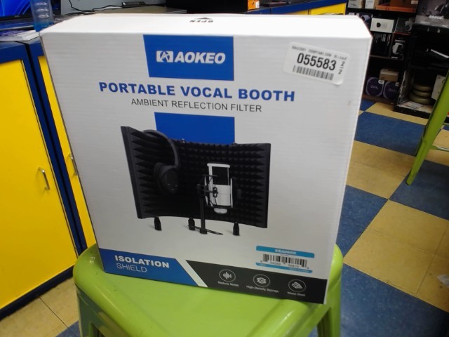 Portable vocal booth