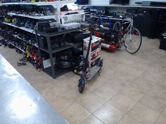 Trotinette electrique + charg ds ms