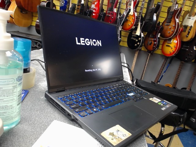 Laptop avec 4060 + chargeur pw-4334