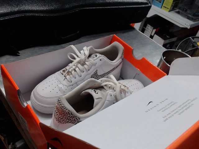 Soulier nike size 9