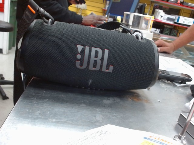 Speaker blutooth noir avec corde