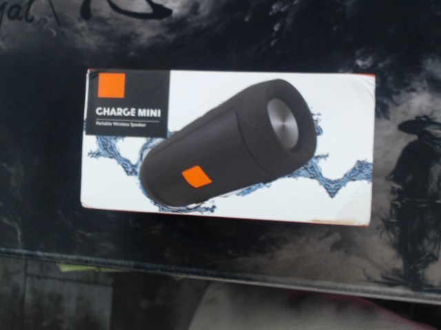 Fake mini jbl charge dans boite