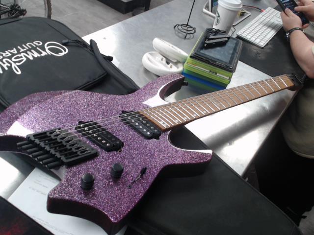 Guitare electrique mauve gtr goliath 7