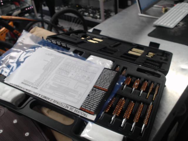 Trousse nettoyage arme a feu et canne