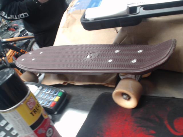 Penney skateboard bourgogne