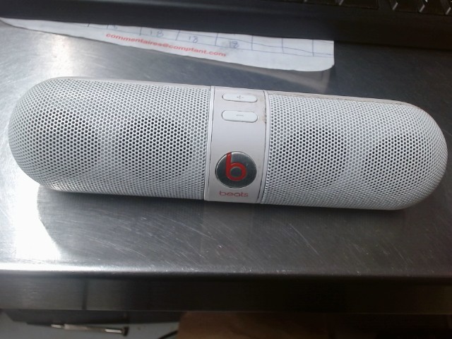 Beats pill blanc mauvaise condition