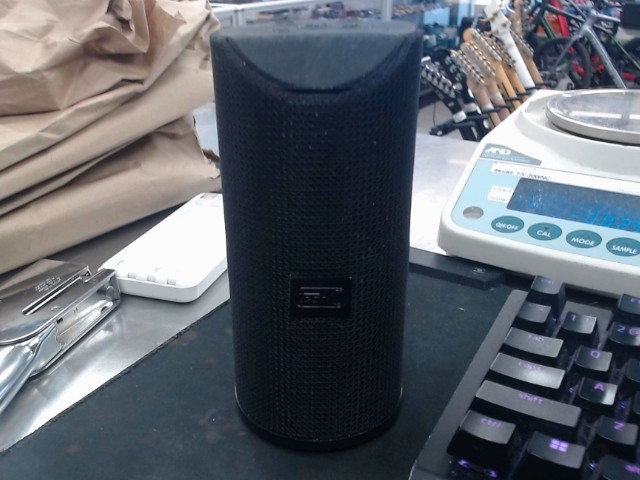 Black speaker wokrs