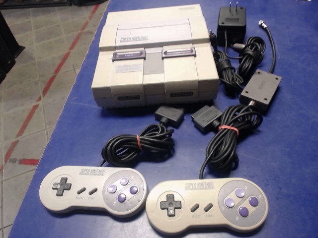 Console avec 2 manettes +fils