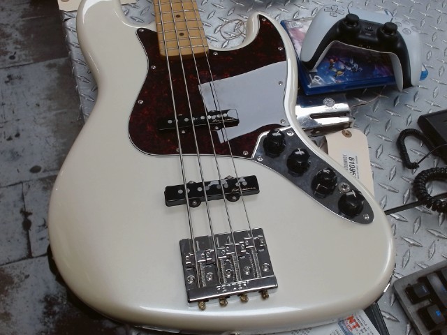 Fender bass blanche mexicaine