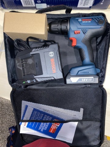 Drill bosch avec batterie et chargeur