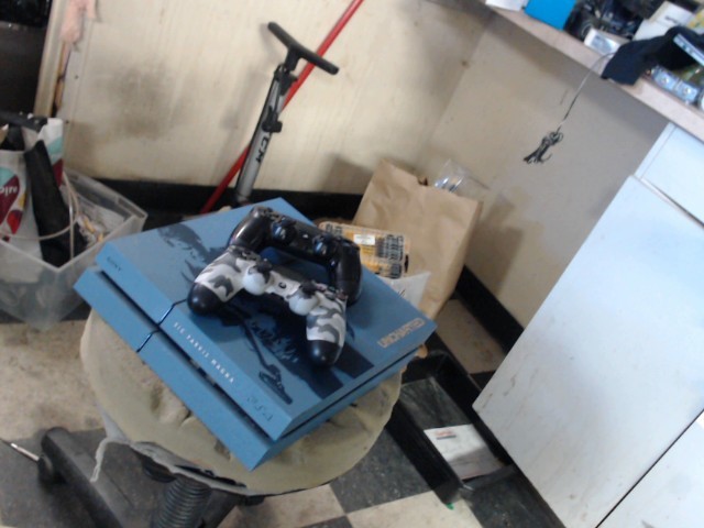 Ps4 uncharted edition + 2 man