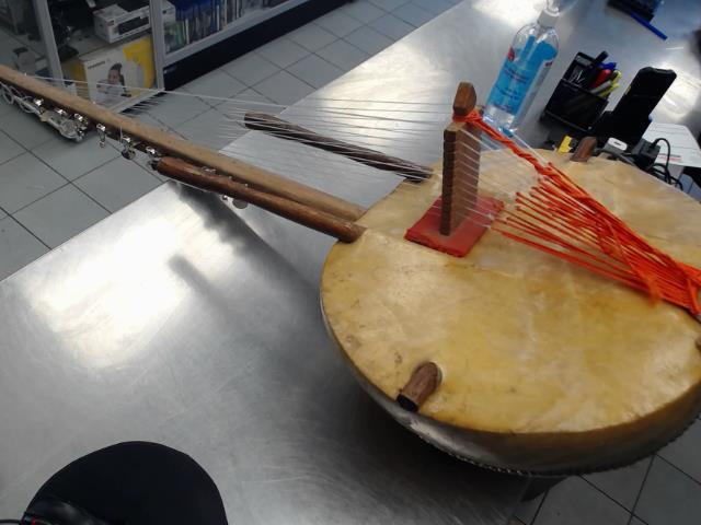 Instrument a corde artisanal
