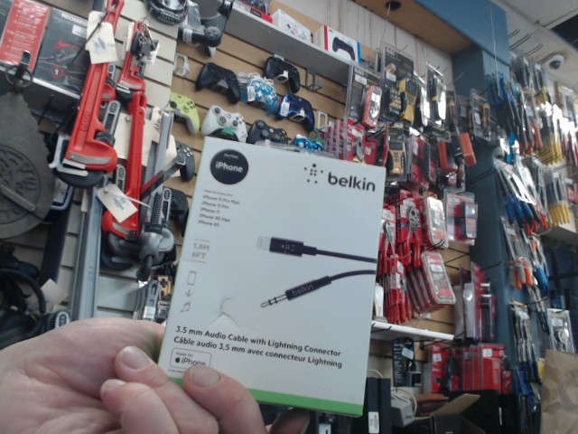 Lightning cable headphone