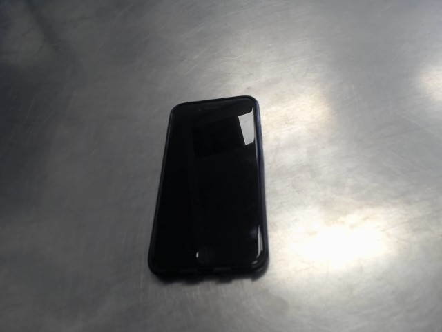Iphone se avec case