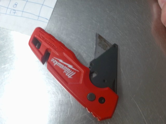 Milwaukee box cutter