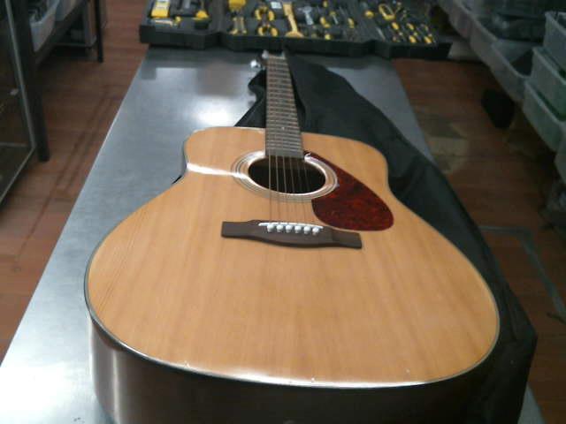 Guitare acoustique avec etui