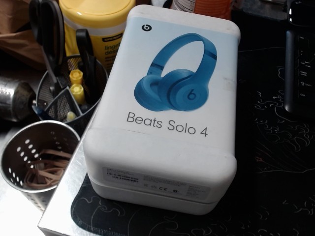 Beats solo 4 used