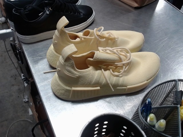 Souliez adidas size 8.5 femme