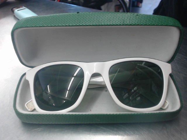Lunette de soleil blanche