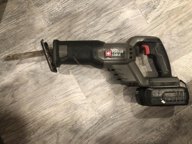 Scie va et vien avec batteri