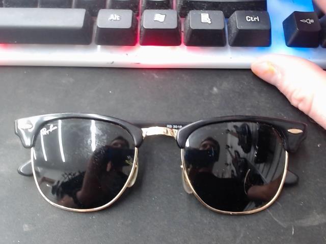 Lunettes fume rayban noir et gold