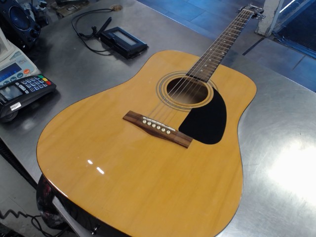 Guitar acoustic