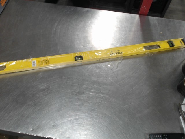 Niveau en aluminium jaune