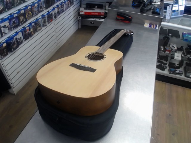 Guitare avec case