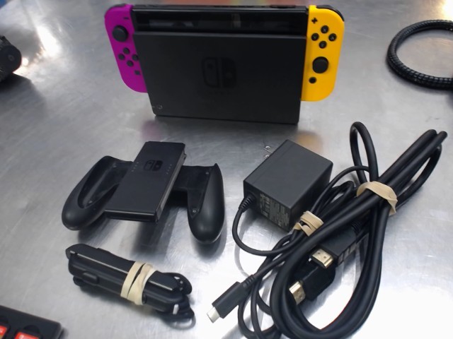 Console switch avec dock et fil