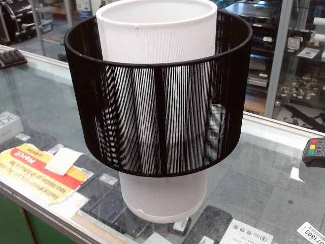 Lampe / speaker inteligent