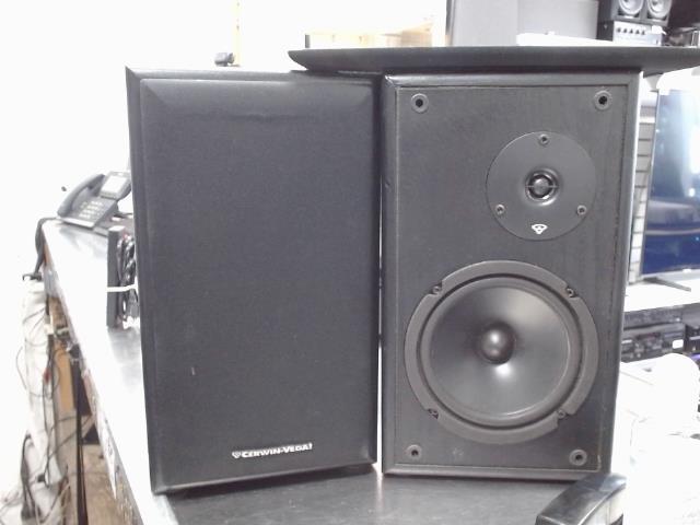 Pair speaker old but good