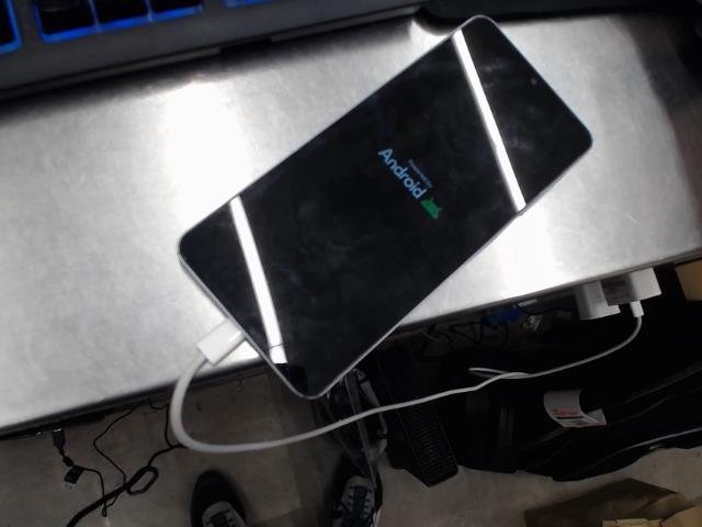 Galaxy a06 noir blanc avec chargeur