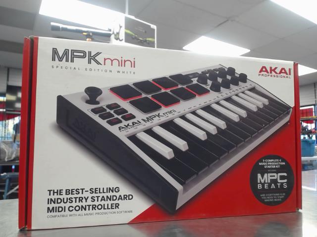 Akai mpk mini dans sa boite