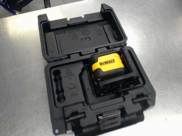 Laser dewalt dans coffre noir