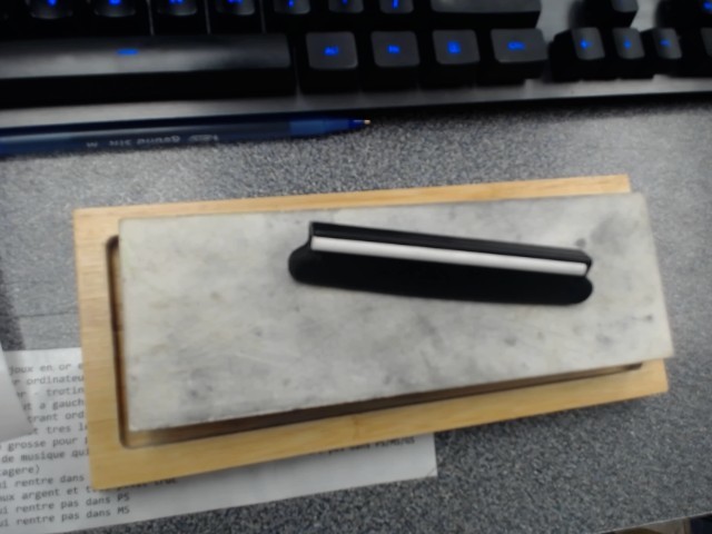 Sharpenning stone with base and handle