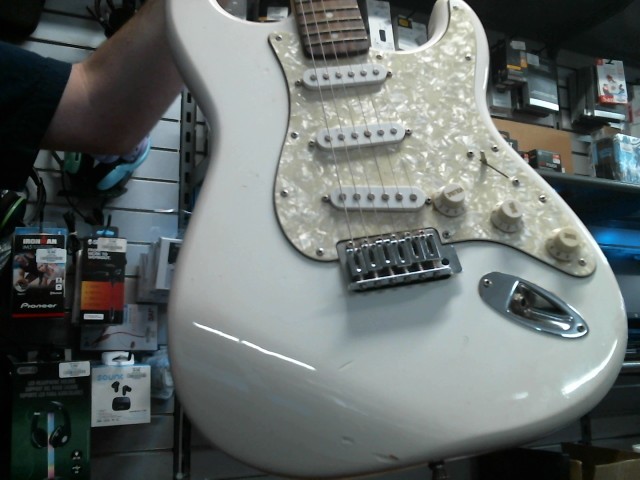 Guitar electrique squier blanc