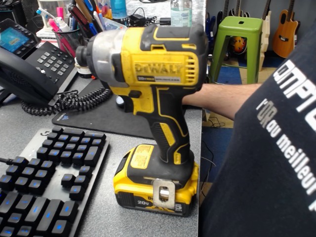 Dewalt brushless drill avec bat