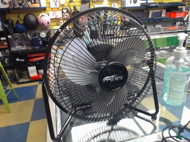 Petite ventilateur noire marche bien