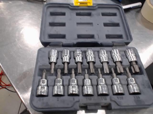Douille torx et etoile