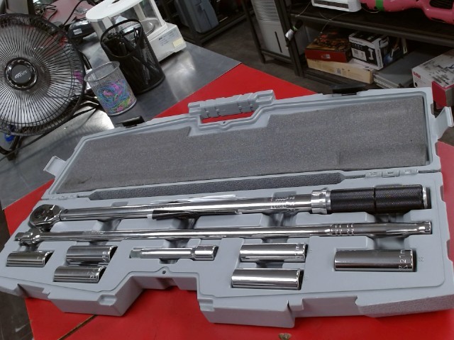 Torque wrench+douilles