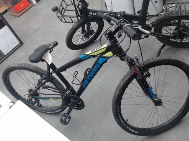 Velo de montagne rockrider340 bon etat