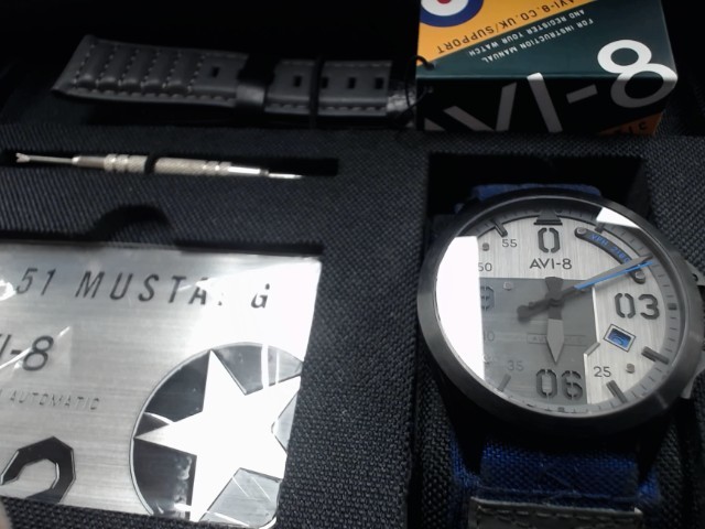 Montre neuf en boite