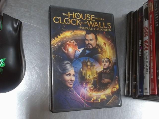 The house with a clock in its walls