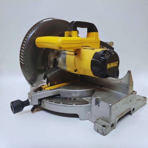Scie a onglet dewalt a fils dw703