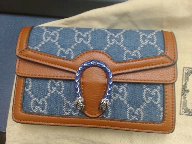 One sized gucci bag jeans and leahter