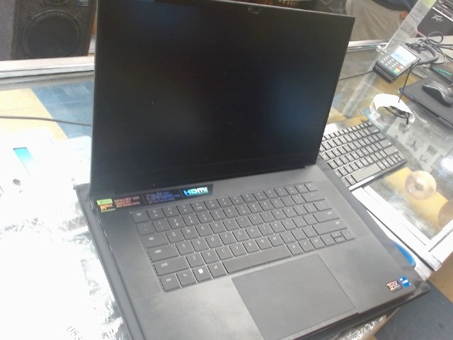 Laptop razer 13th gen no chargeur